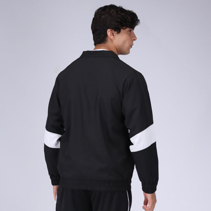 Collarro wind-breaker jacket for men, durable parachute outerwear.