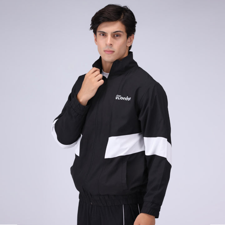 Collarro wind-breaker jacket for men, durable parachute outerwear.